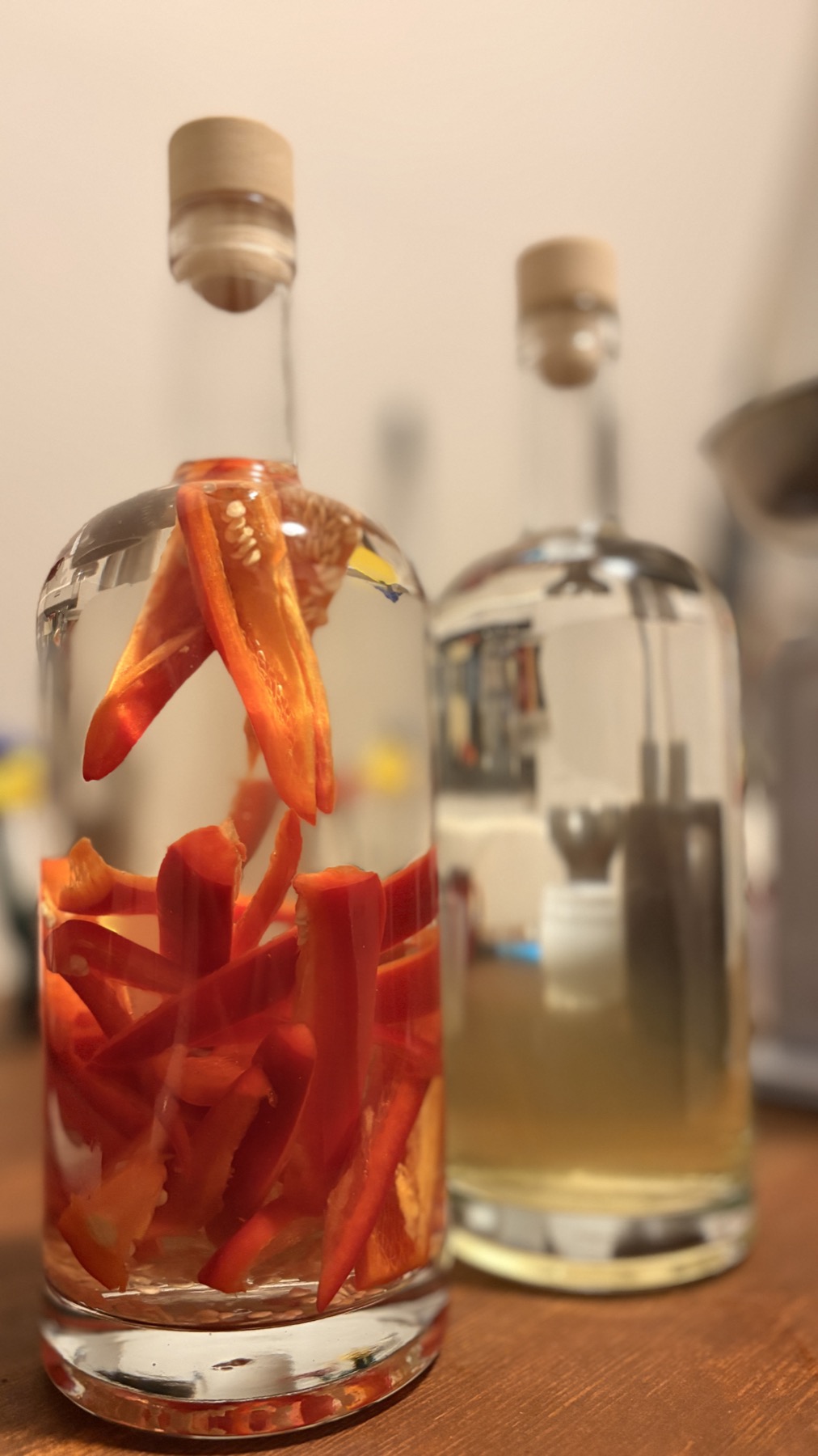 Tequila-Jalapeño-Infusion hinter der Bar