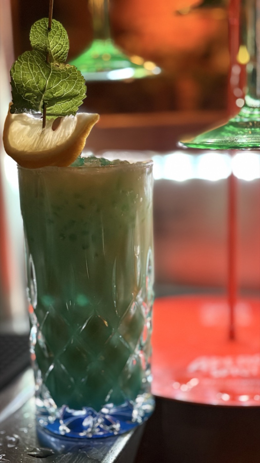 Swimming Pool — knallblauer, cremiger Cocktail von Casa Blumen