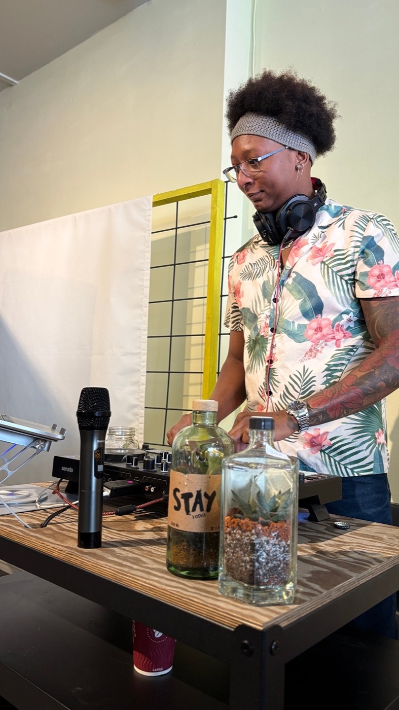 DJ Kenny am Mixer beim Inti Fest Coburg — Salsa, Cumbia, Reggaeton