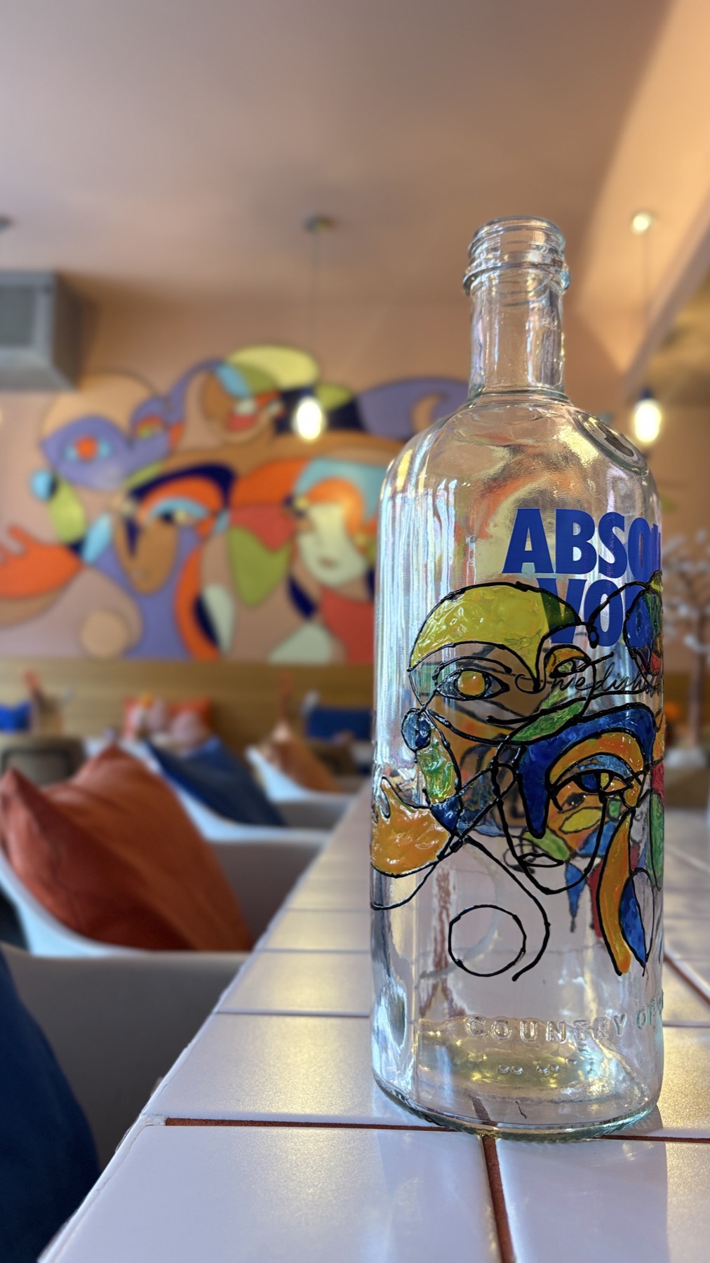 Bemalte Flasche im Workshop